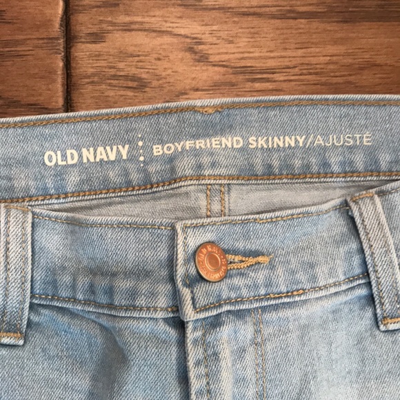 Old Navy Distressed Boyfriend Skinny jeans - Picture 2 of 6